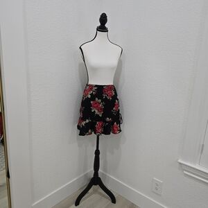 Forever 21 Black Red Rose Skirt Size Small